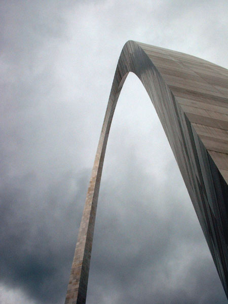 Looking up the Arch   .jpg 56.1K